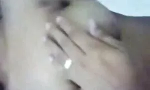 Нарежете pornostrapon лъжица краставица