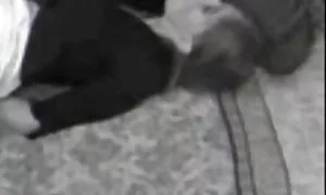 Тя му даде одеяло майки порно и държеше ръцете си в банята.