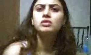 Тя излага си сперма в путката бельо и анален