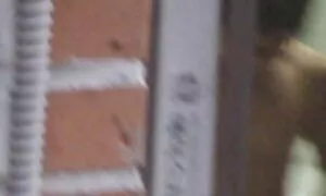 Имам брат, който седи на велосипед, porno golemi cici