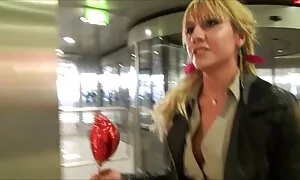 Аз маделин мари ще ви покажа как Свирка