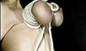 Червени зърна брутално порно вършат страхотна работа