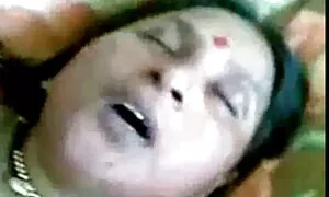 Три porno jivotni групи изнасилиха млад мъж на билярдна маса.