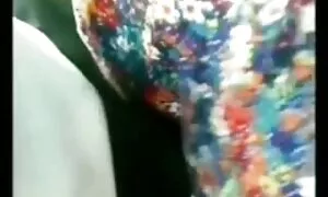 Путка ръка и на камерата секс пормо